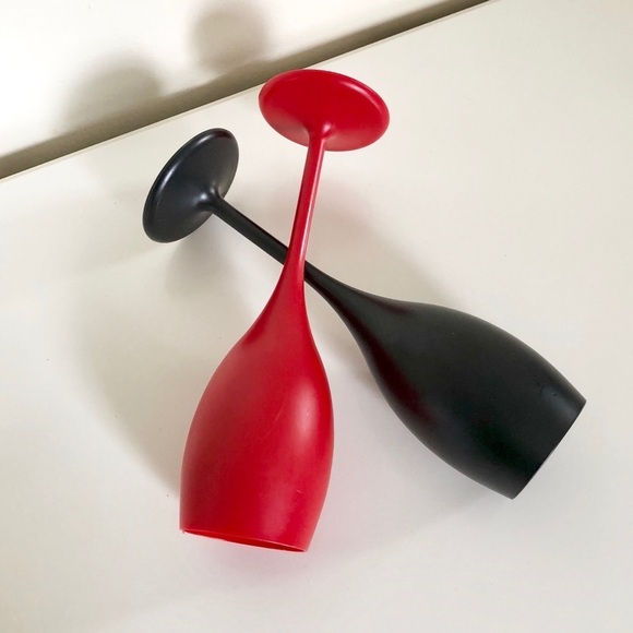 Plastic Home Decor Set of 2 Wine Glasses in Black & Red - Picture 7 of 8